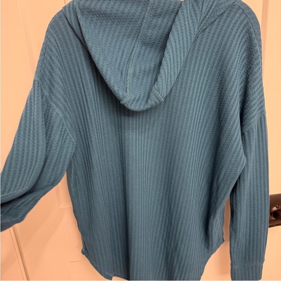 NWT Chaser waffle weave knot long sleeve hooded pull over. Size xl - Picture 3 of 5